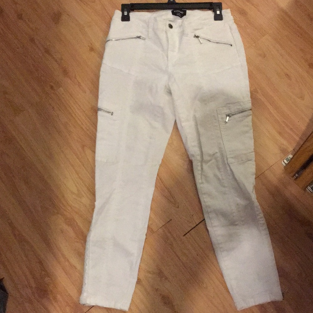 Bebe White Cargo Ankle Pants!